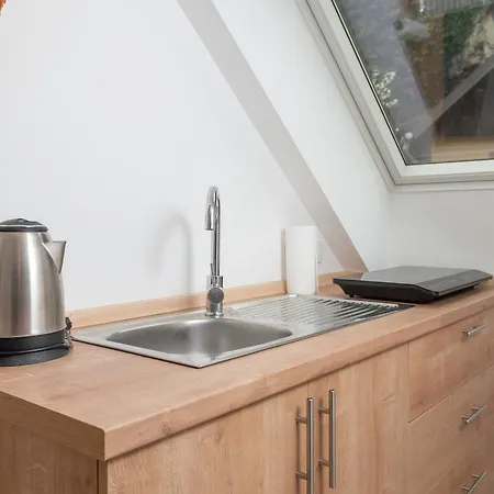 Zelena Hisa Pri Bjov *