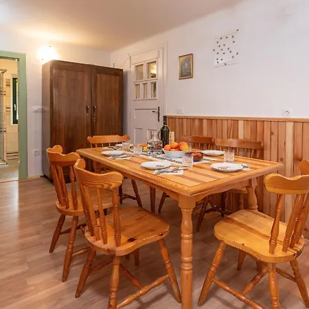 Zelena Hisa Pri Bjov * Bohinjska Bela