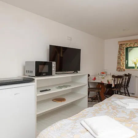 Zelena Hisa Pri Bjov Bohinjska Bela