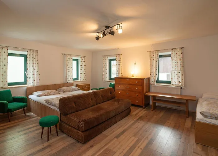 Zelena Hisa Pri Bjov *