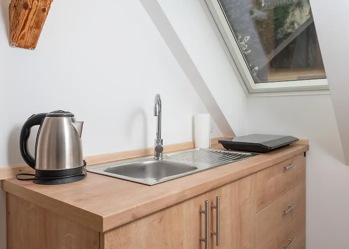 Zelena Hisa Pri Bjov *