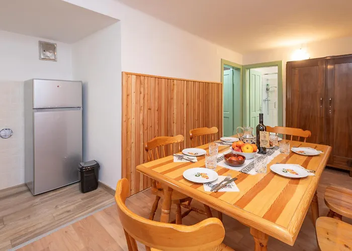 Zelena Hisa Pri Bjov * 波希基斯卡贝拉