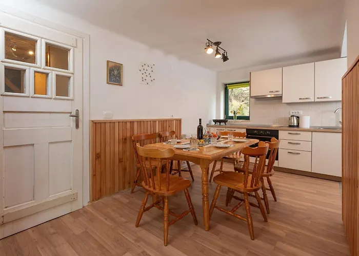 Zelena Hisa Pri Bjov Daire