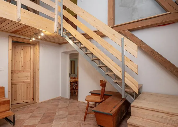 Zelena Hisa Pri Bjov *