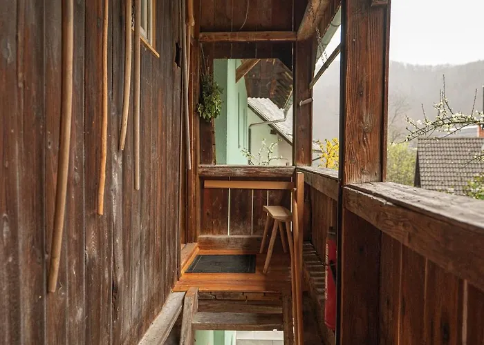 Zelena Hisa Pri Bjov *